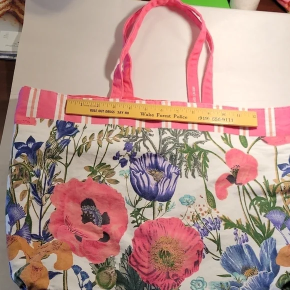 Estee Lauder Women's Tote - Picture 5 of 8